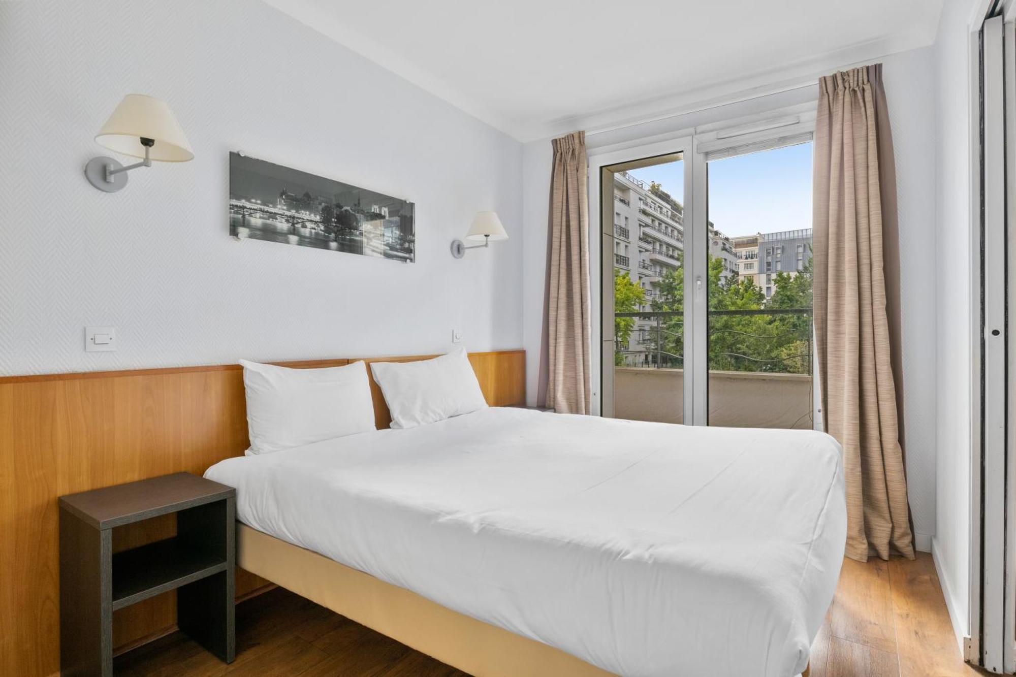 Grand Appartement Avec Balcon - Proche Parc Des Expo - Parking Privee Issy-les-Moulineaux Exterior photo