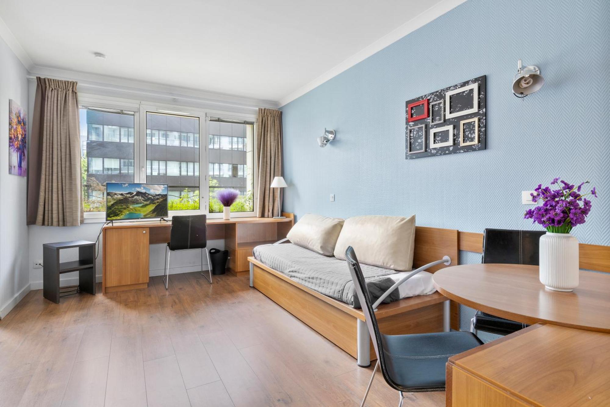 Grand Appartement Avec Balcon - Proche Parc Des Expo - Parking Privee Issy-les-Moulineaux Exterior photo